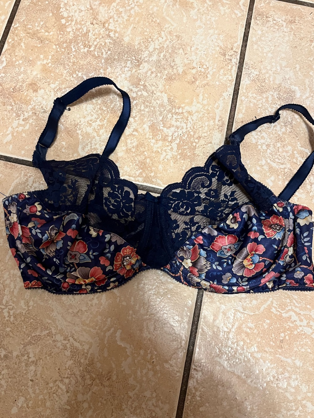 Vintage Floral Navy Maidenform Chantilly Underwire Bra with Lace